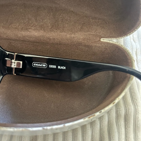 Woman’s Coach Sunglasses main image 4